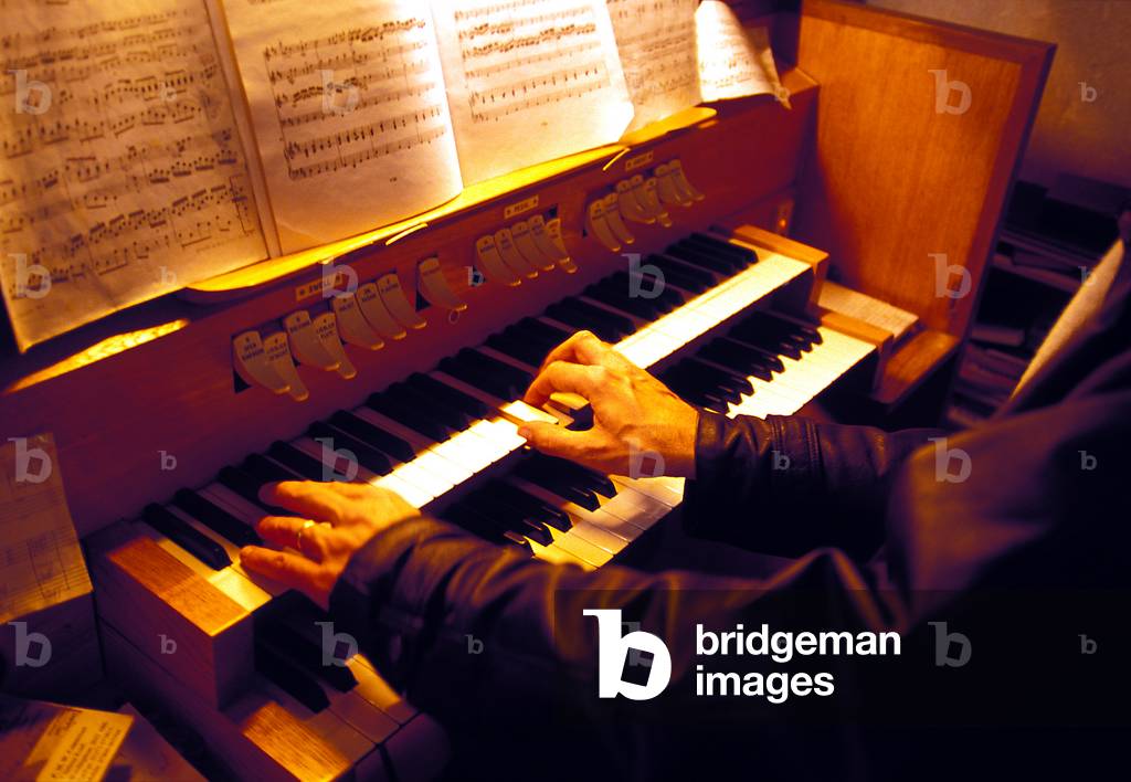 Hands of organist playing
