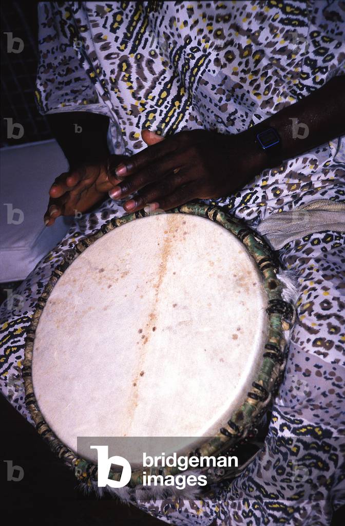 INSTRUMENTS-PERCUSSION-DJEMBE (Africa) Hands of