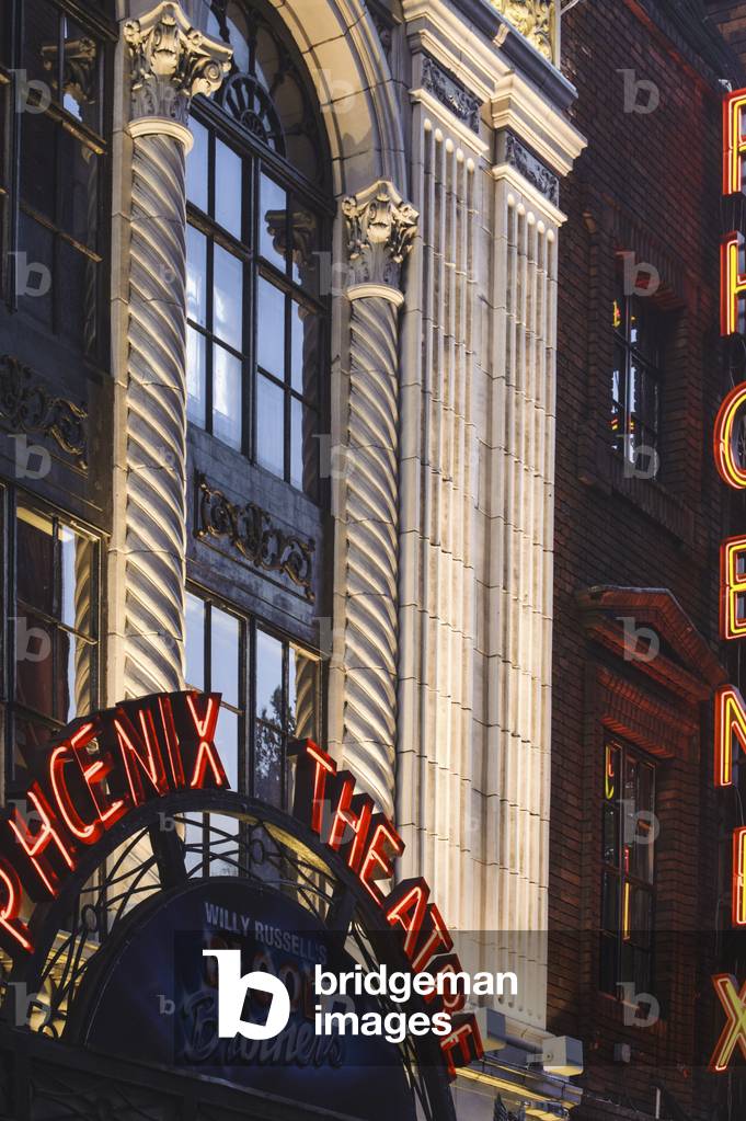 Phoenix Theatre, illuminated