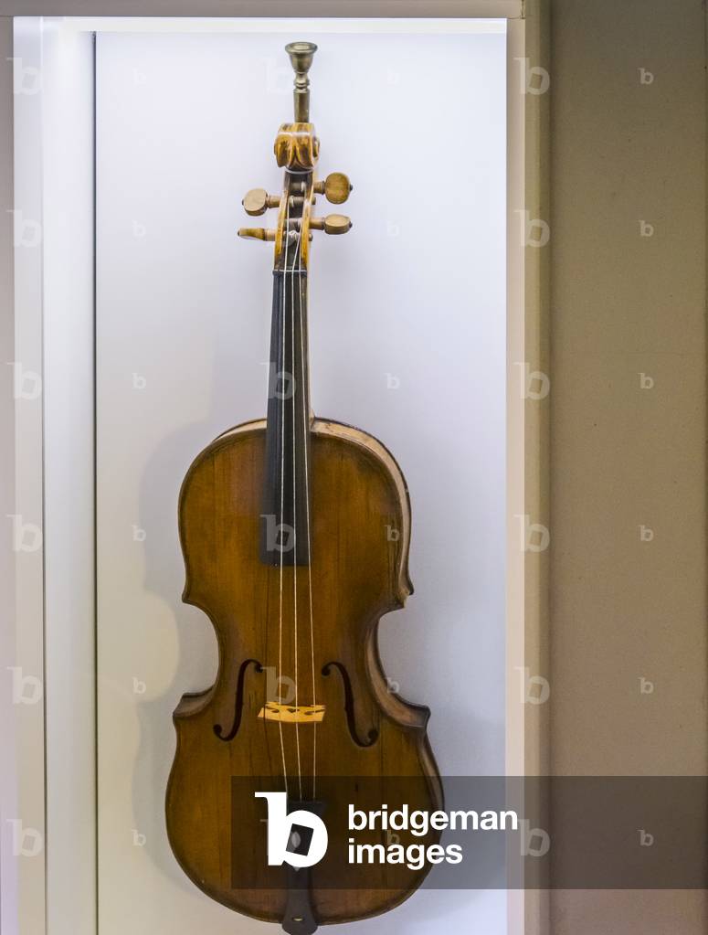 Baroque violin with natural trumpet