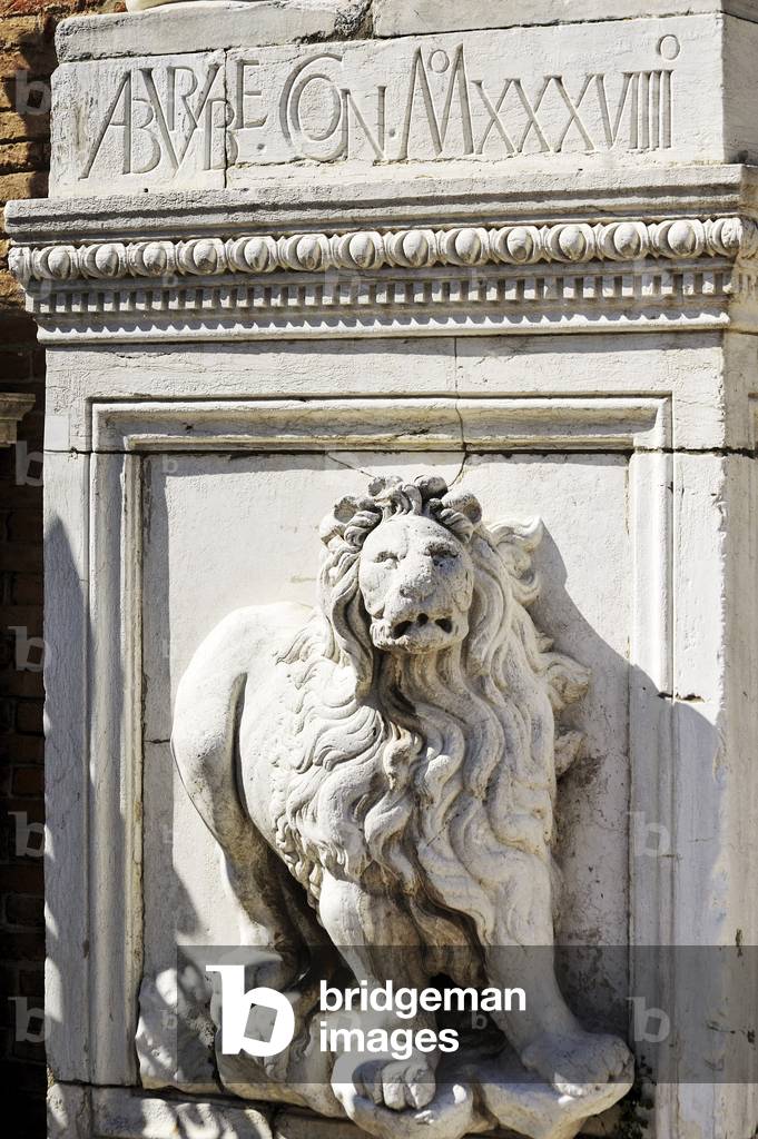 carved lion, Arsenal