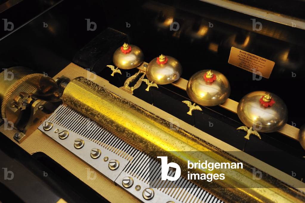 Cylinder bell music box