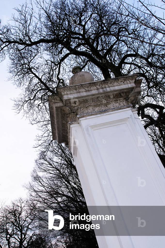 Remaining pillars to estate of Cannons