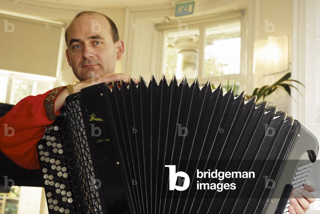 accordion at full stretch