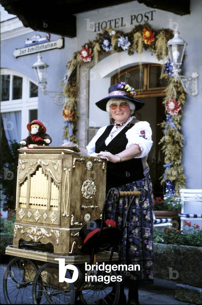 Lady organ grinder wearing Tracht