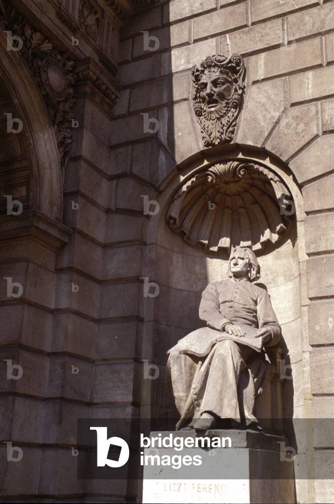 LISZT - Statue of