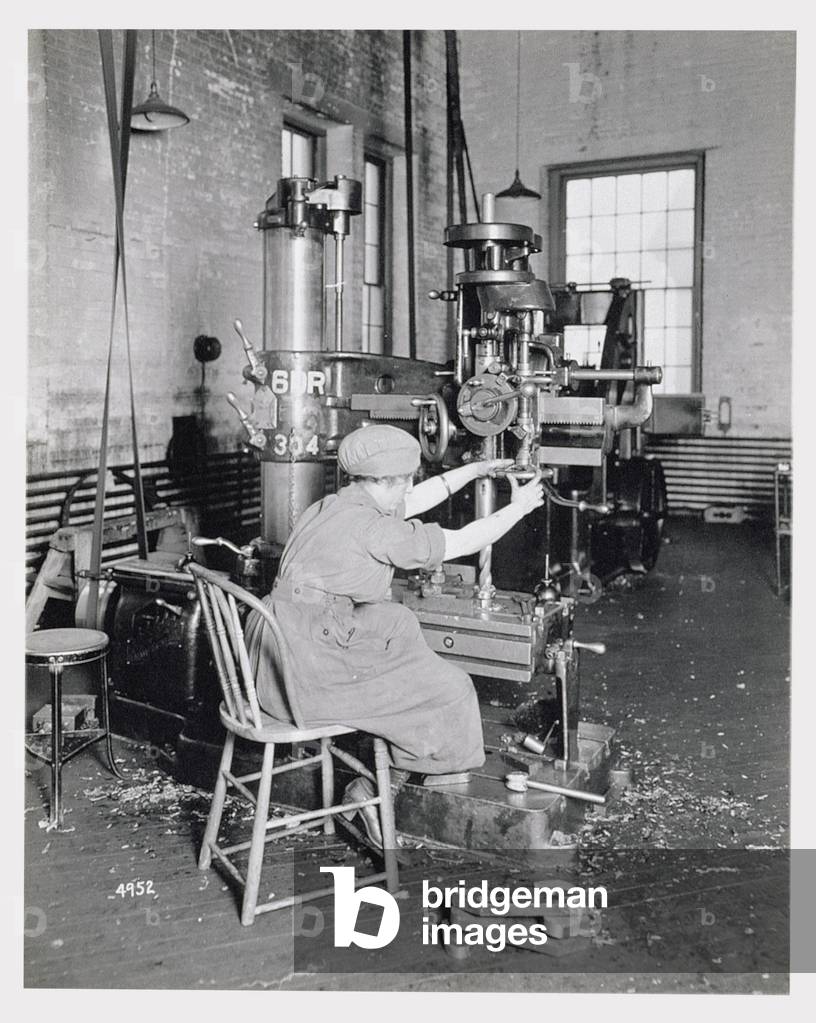 Female worker in a factory during World War One, c.1917 (b/w photo)