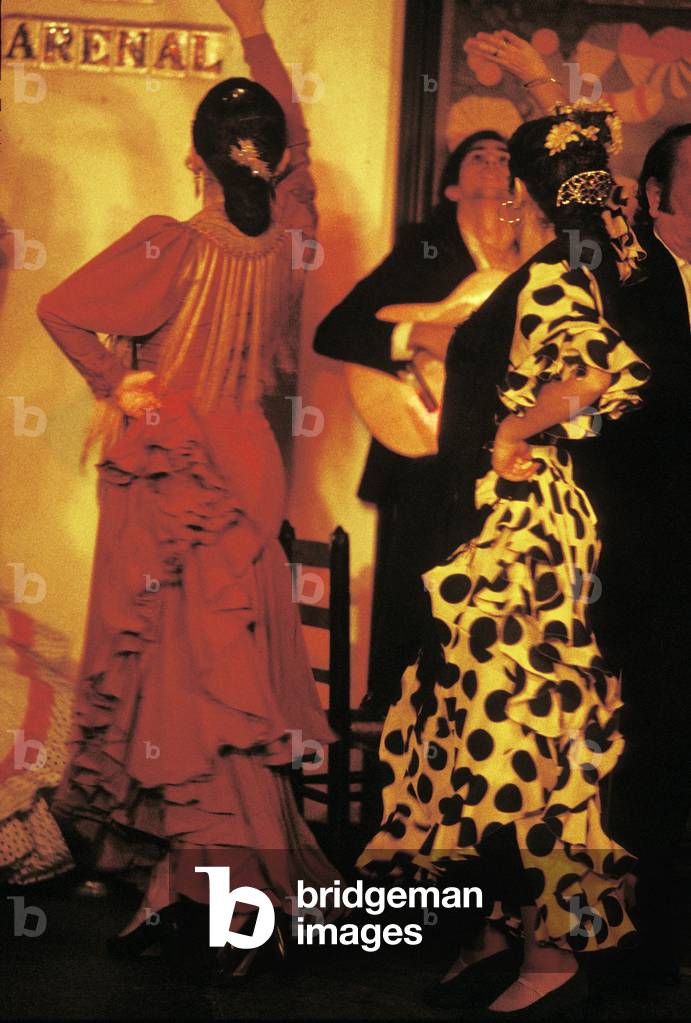 Spanish traditional flamenco dancers, performance in folk dress, Seville, Spain