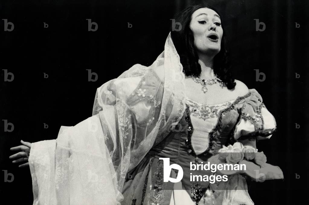 Joan Sutherland ( Australian soprano b