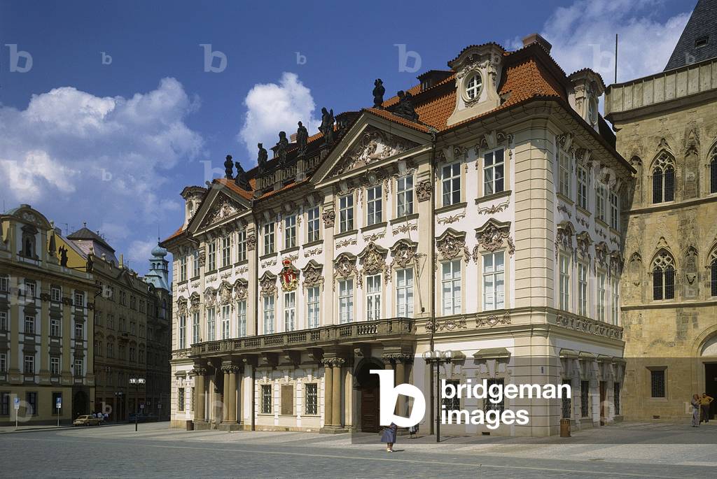Kinský Palace and the Gothic Church of Our Lady before Tyn on the Old-Town Square, Prague, Czech Republic (photo)