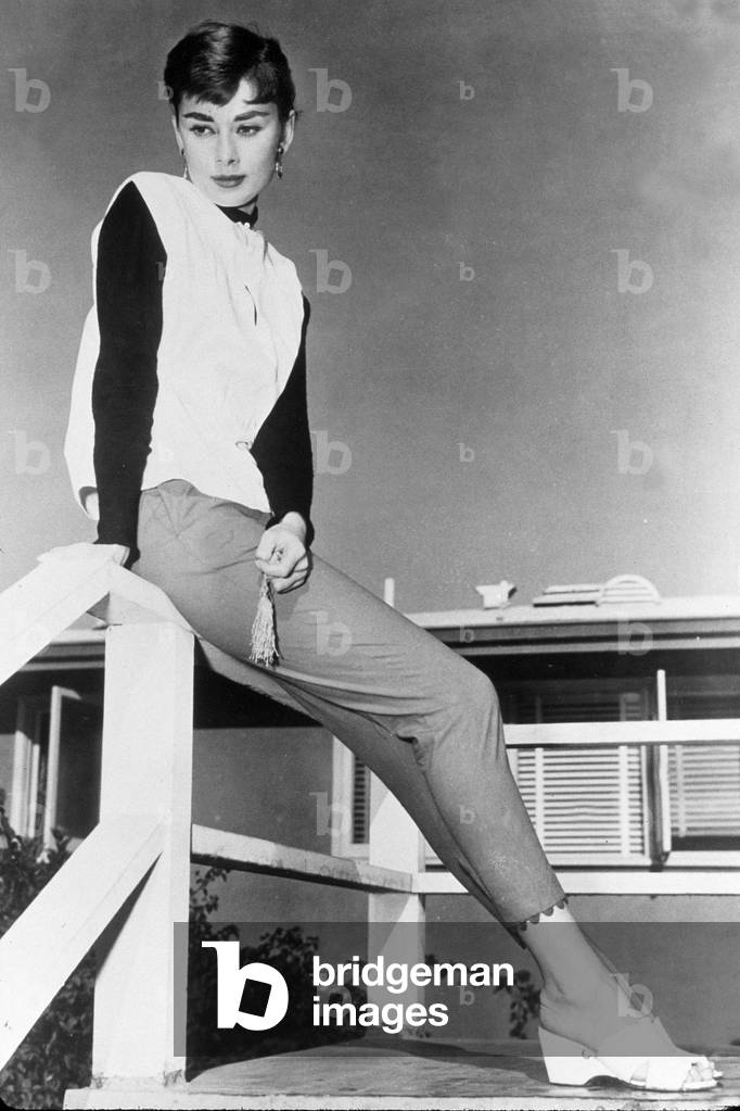 Audrey Hepburn wearing capri pants, 1953 (b/w photo)