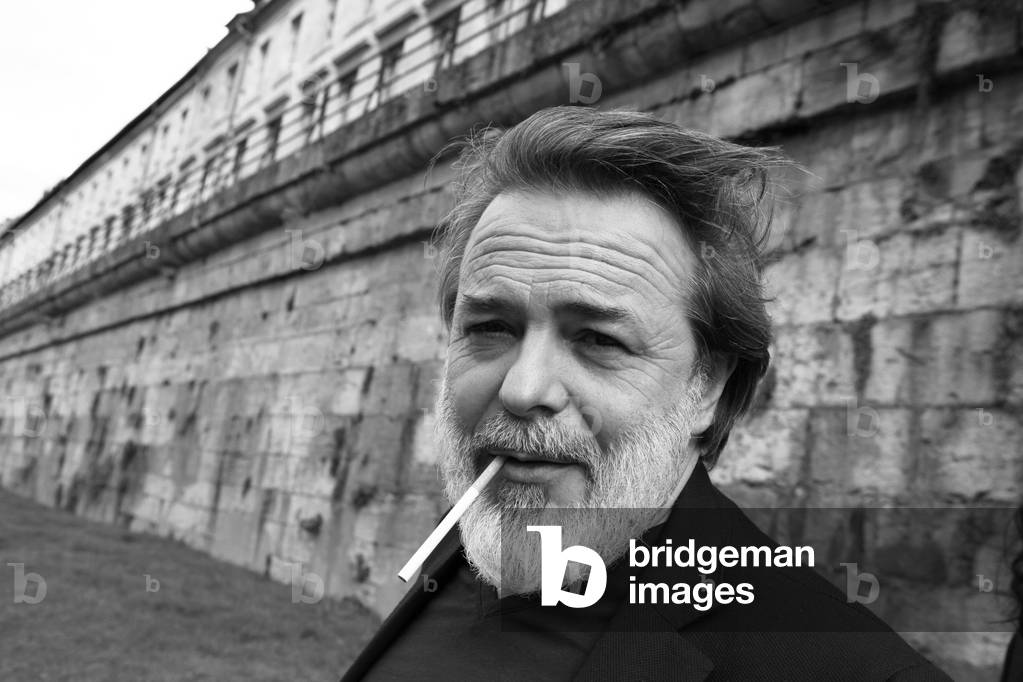 Bild von Fotografie "Porträt von Xavier Durringer" von Sophie Bassouls, b/w