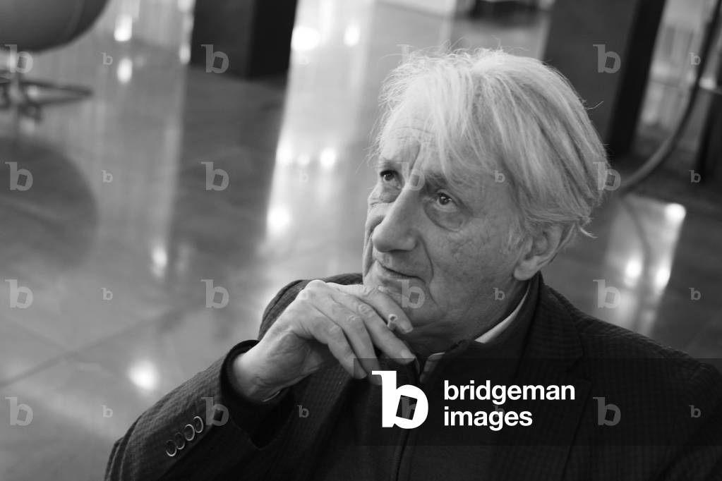Portrait of Patrick Deville (b/w photo, November 23, 2019)