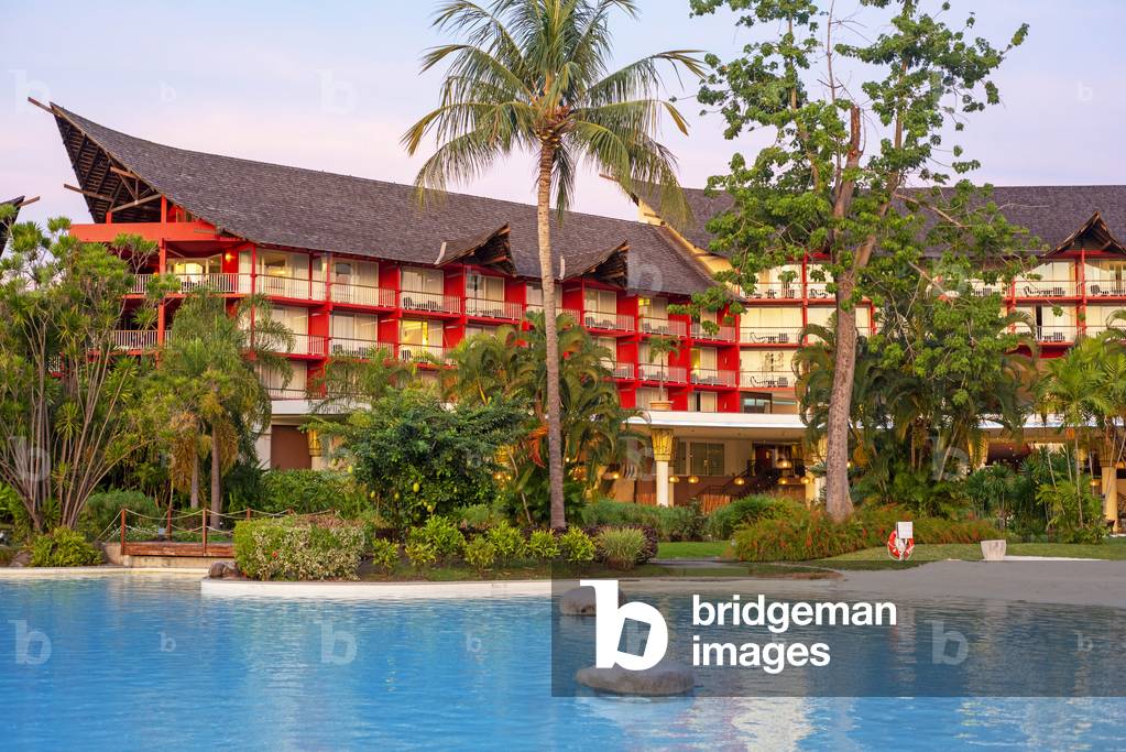 Sunset in Le Meridien Hotel on the island of Tahiti, French Polynesia, Tahiti Nui, Society Islands, French Polynesia, South Pacific, 2020 (photo)