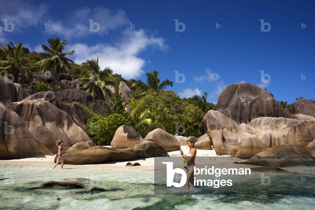 Girls in Anse Source d'Argent beach L'Union Estate La Digue Island Seychelles (photo)