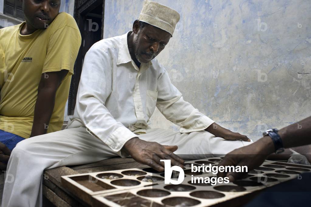 Bao players in Stone Town, Zanzibar, Tanzani, Africa (photo)