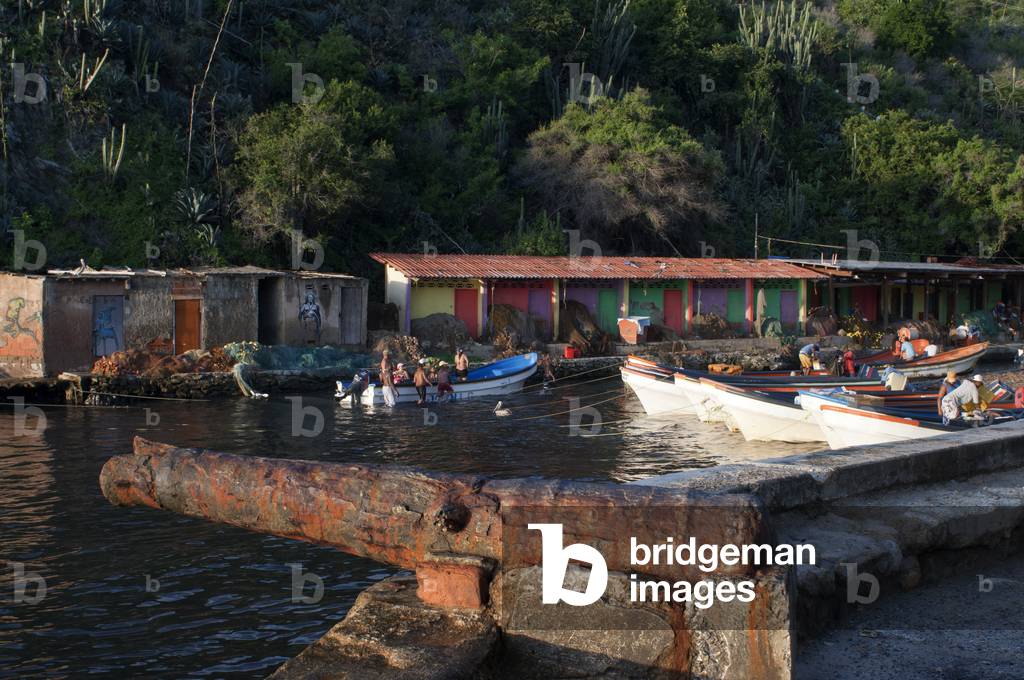 Malecon and cannon in Choroni beach in Falcon state in Venezuela - Henri Pittier National Park, in Venezuela (photo)