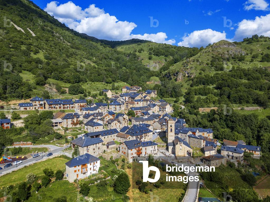Aerial view of Durro village, Valle de Boi, Lleida, 2021 (photo)