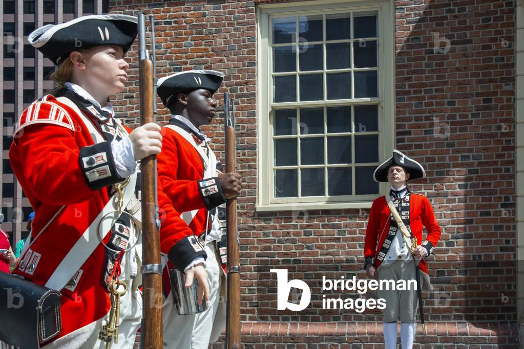 Harborfest Redcoats Soldiers dressed in British Army Uniform reinact a parade, Boston, USA 2021 (photo)