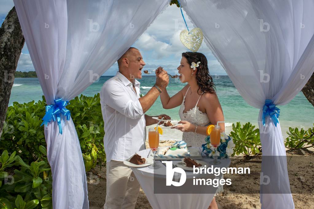 Wedding on the beach in The Baia at Avani Barbarons Mahe Seychelles (photo)
