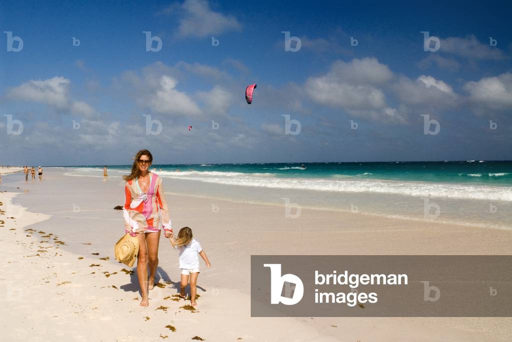 Pink Sand Beach, Bahamas (photo)