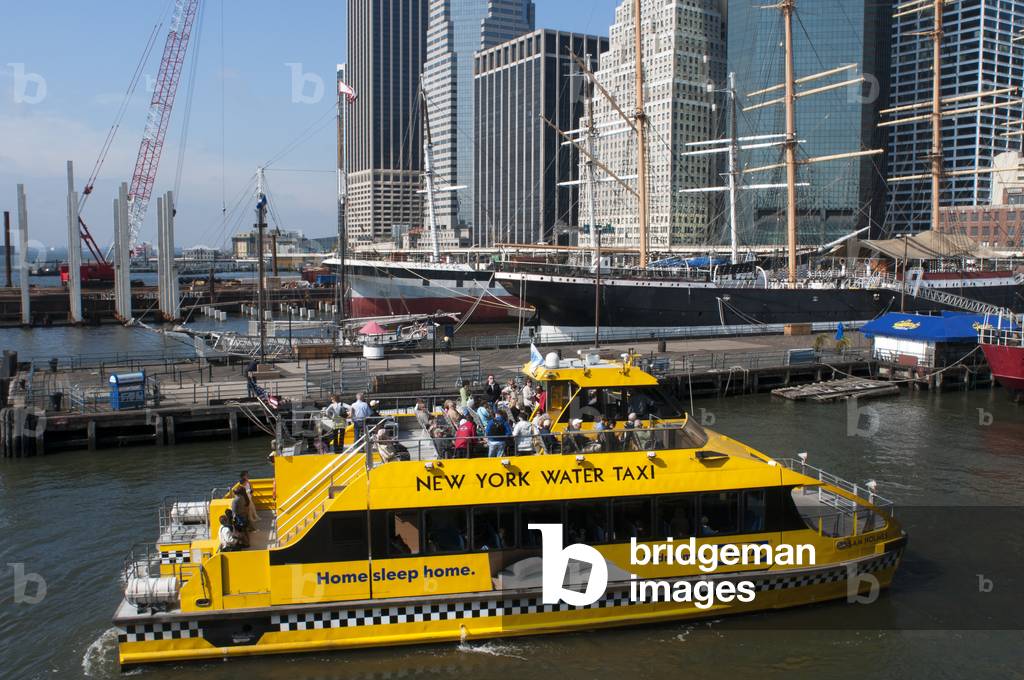 Water Taxi at New Yorks South Street Seaport, lower Manhattan, New York, USA (photo)