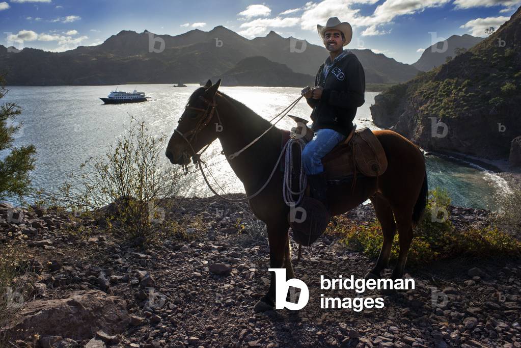 Horse ride in Agua Verde Bay, Sea of Cortes, Baja California Sur, Mexico (photo)