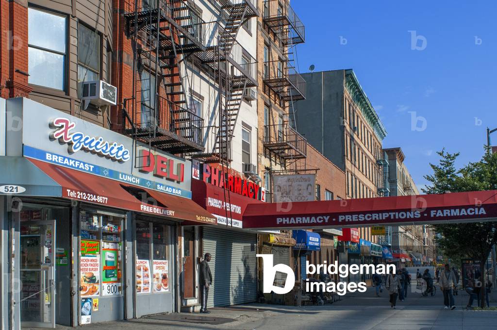 Harlem street shops and buildings, New York City, 2021 (photo)