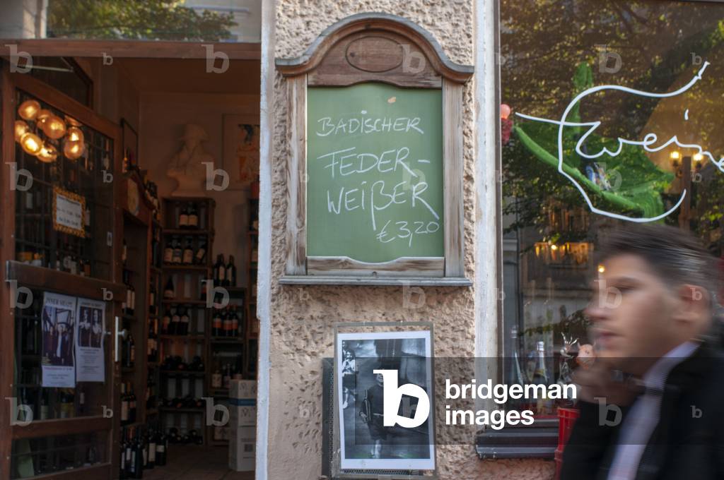 Cafe Restaurant in Invalidenstrasse street near Berlin Kollwitzplatz in Prenzlauer Berg in, Berlin, Germany (photo)