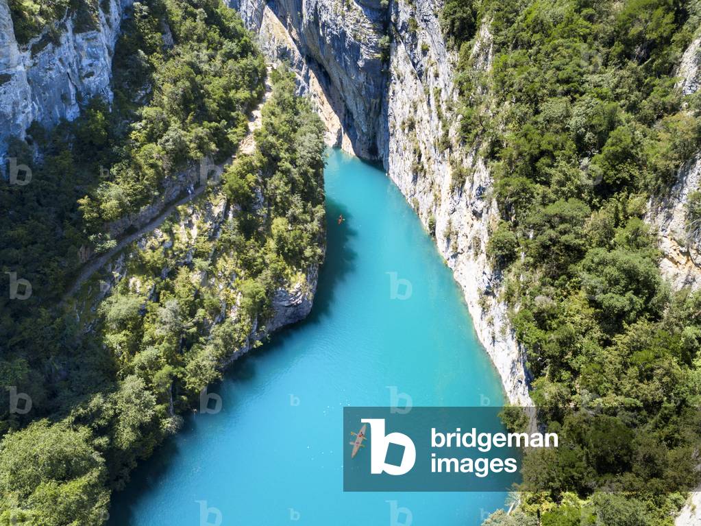 Congost de Mont-Rebei in the Pre-Pyrenees of Lleida, Catalonia, Serra del Montsec, La Noguera, Lleida, Spain

The Montrebei Gorge (in Catalan Congost de Mont-Rebei) is a place that is located between the provinces of Huesca and Lérida (Spain), between the regions of Ribagorza and Pallars Jussà, It is constituted in the narrowest part by which the Noguera Ribagorzana river, which constitutes the natural border between Aragon and Catalonia, crosses the Montsec mountain range, walls in vertical fall of more than 500 meters and a width at its minimum point of 20 meters , The Catalan part is part of the Noguera Nature Reserve, It is within the Sierra del Montsec Natural Interest Area, 2020 (photo)