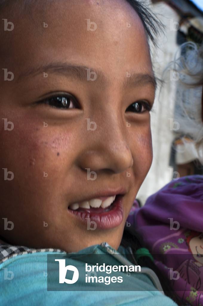 Portrait of a girl in the Gyantse village, Tibet, China (photo)