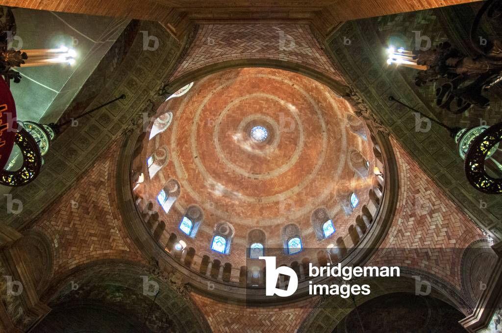 Inside of Columbia University's St. Pauls Chapel, New York City, 2021 (photo)