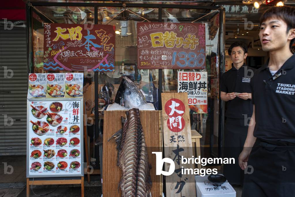 Little black sushi restaurant near the huge Tsukiji Fish Market in Tokyo, Japan, March 2020 (photo)