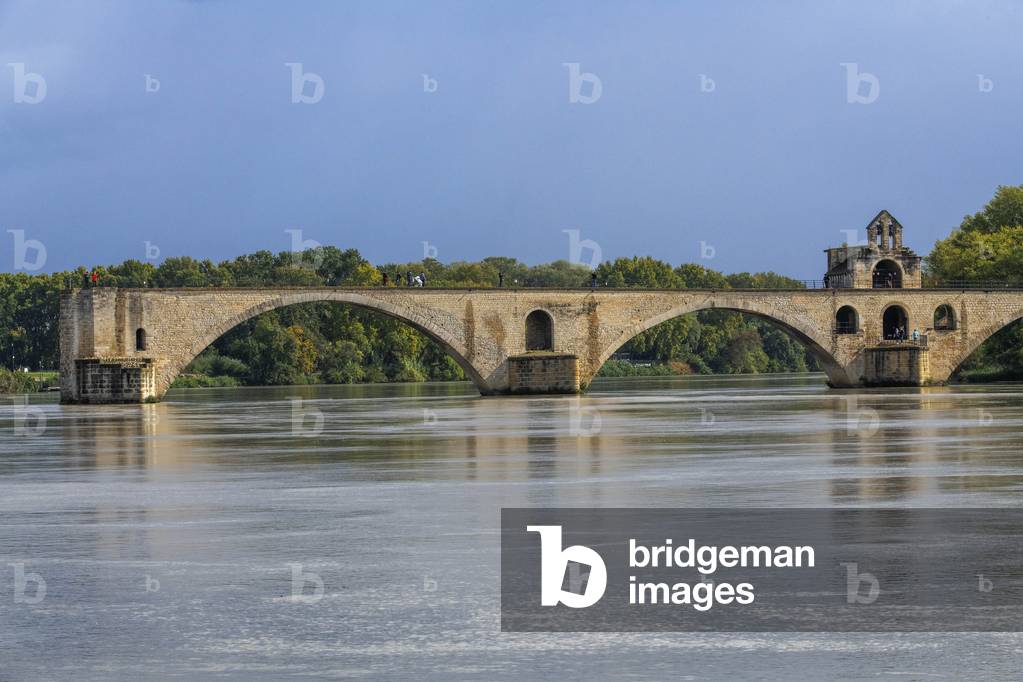 Avignon Bridge and Rhone River at sunrise, Pont Saint-Benezet, Provence, France, 2020 (photo)