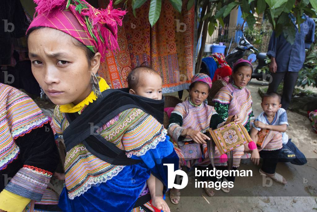 Bac Ha market, Flower Hmong people in traditional dress at weekly market, Sapa, Vietnam (photo)