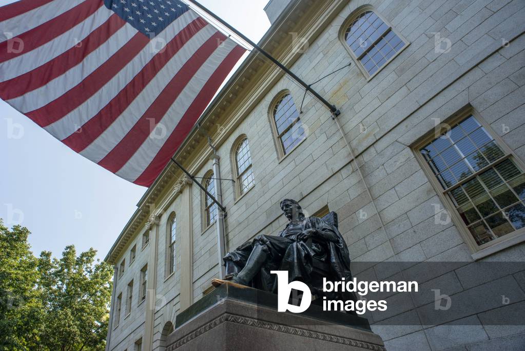 John Harvard Statue, campus of Harvard University, Cambridge, USA, 2021 (photo)