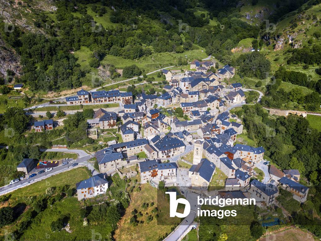 Aerial view of Durro village, Valle de Boi, Lleida, 2021 (photo)