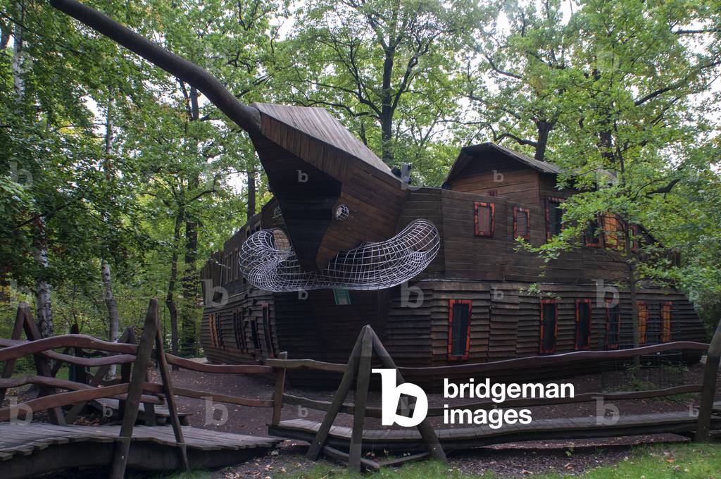 Boat playground inside Berlin Zoo / Zoological Garden in Berlin, Germany (photo)