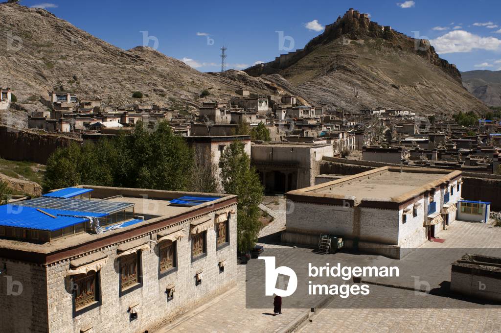 Gyangze village, Outside of the monastery of Pelkhor Chode, Gyangze, Tibet, China, Asia (photo)
