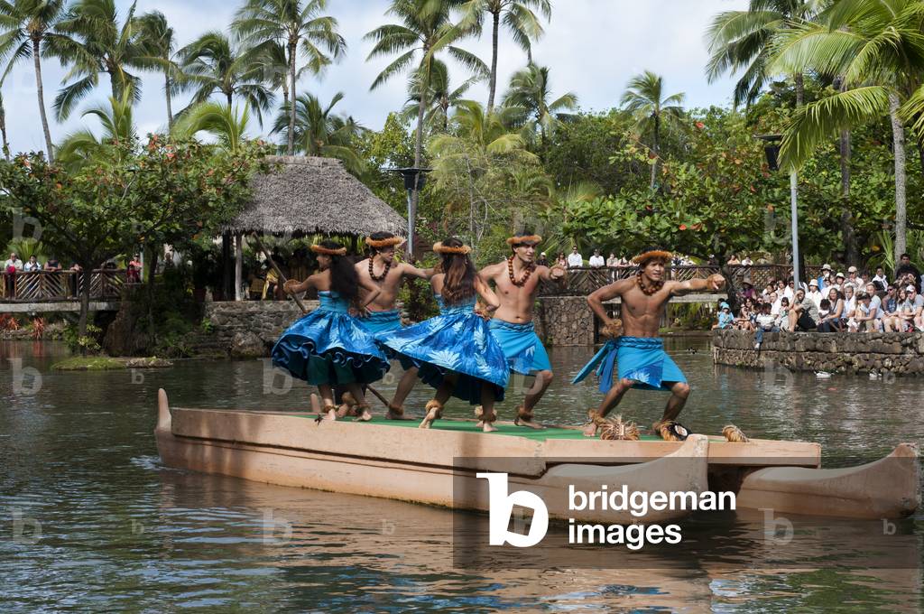 Central show at Rainbow of Paradise, Polynesian Cultural Center, O'ahu, Hawaii (photo)