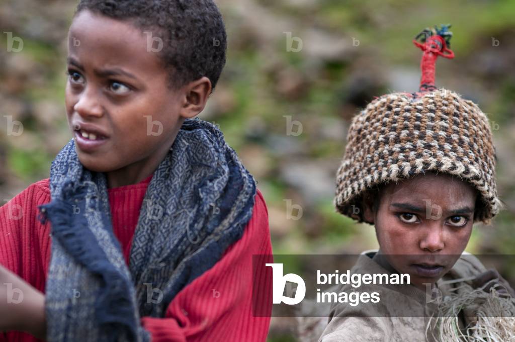 Local villagers selling hats and pots souvenir in the Simien Mountains National Park, Amhara Region, Ethiopia  (photo)