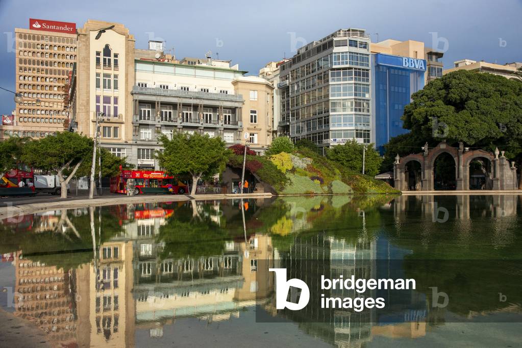 Artificial lake of Casino de Tenerife Plaza de España or Spain Square modern architecture lake reflection Santa Cruz De Tenerife Island, Canary Islands, Spain (photo)