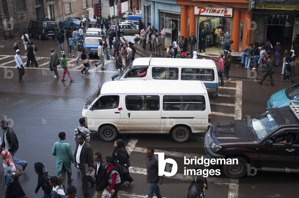 A busy intersection in the city center Addis Ababa, Ethiopia (photo)