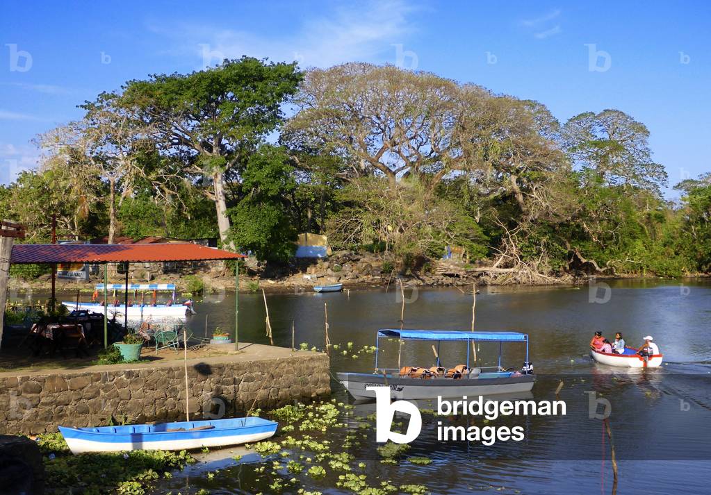 Isletas de Granada, islands in Lake Nicaragua with private home and boaters, Nicaragua, Central America, America (photo)