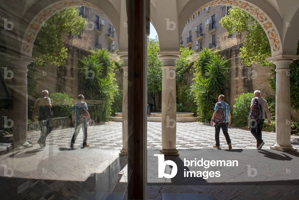 Pasaje de los Seises in the Arenal neighborhood in Sevilla old town city center, Andalucia, Spain (photo)