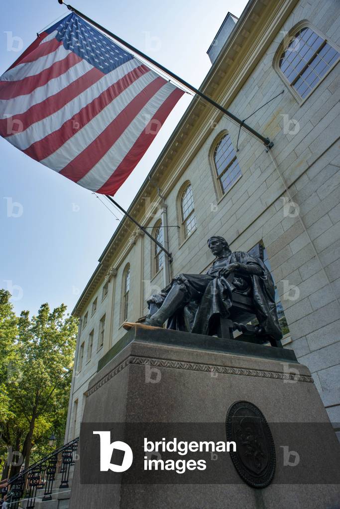 John Harvard Statue, Campus of Harvard University, Cambridge, USA, 2021 (photo)