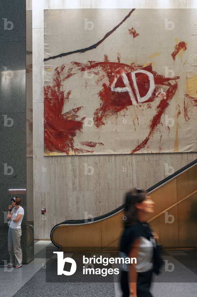 Lobby escalator and MetLife Building in Lower Midtown. 200 Park Avenue, Manhattan New York, USA (photo)