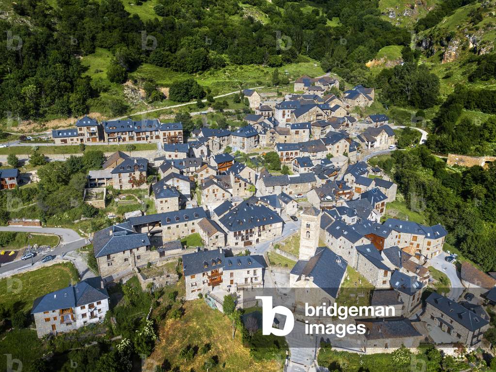 Aerial view of Durro village, Valle de Boi, Lleida, 2021 (photo)