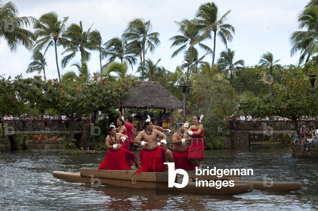 Central show at Rainbow of Paradise, Polynesian Cultural Center, O'ahu, Hawaii (photo)