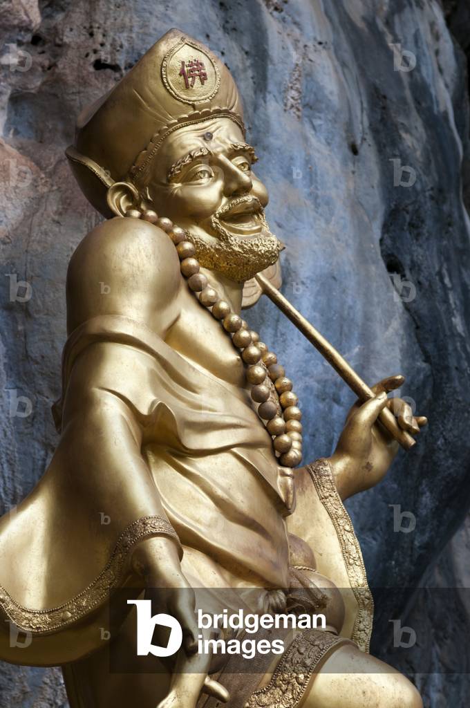 Golden statue of a Chinese god at the Wat Tham Sua Tiger Cave Temple (Wat Tham Seua) in Krabi, Thailand (photo)
